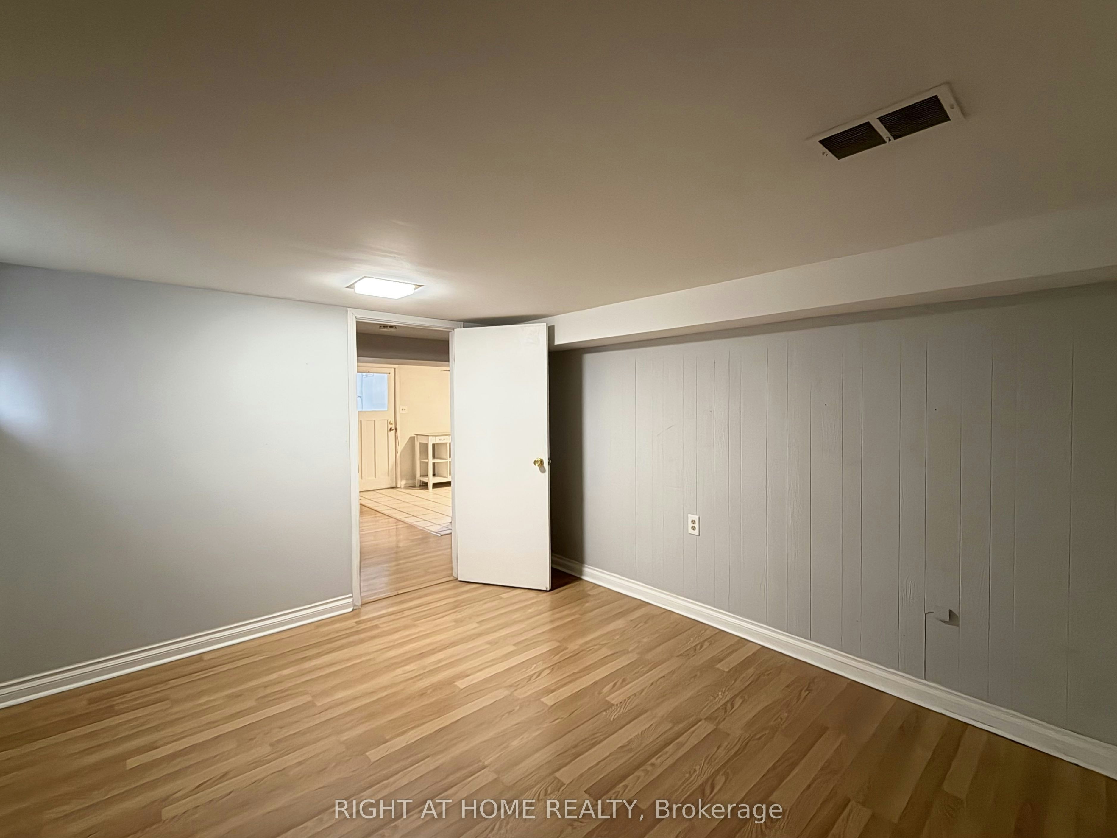 Lower-214 Greenwood Avenue, Oshawa, ON, L1J 1W6 - 13