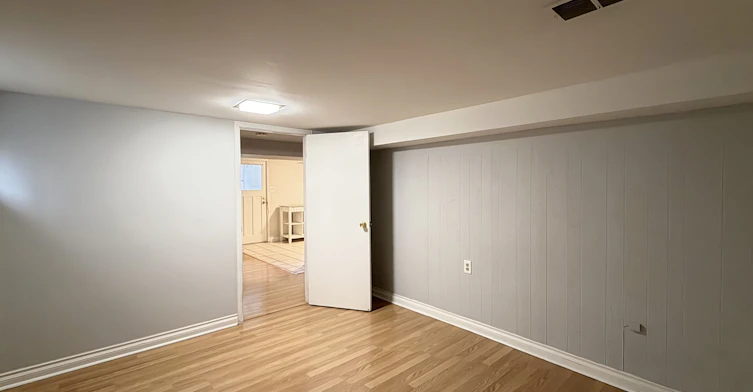 Lower-214 Greenwood Avenue, Oshawa, ON, L1J 1W6 - 13