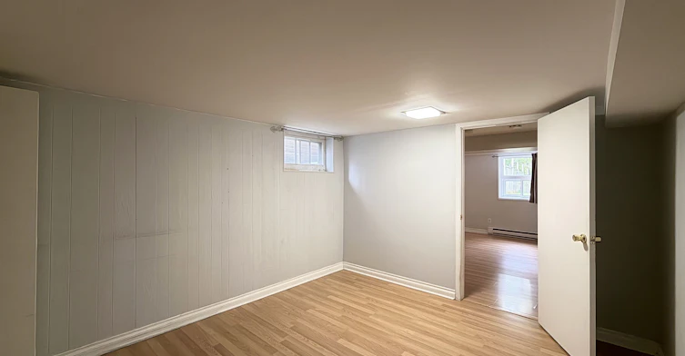 Lower-214 Greenwood Avenue, Oshawa, ON, L1J 1W6 - 14