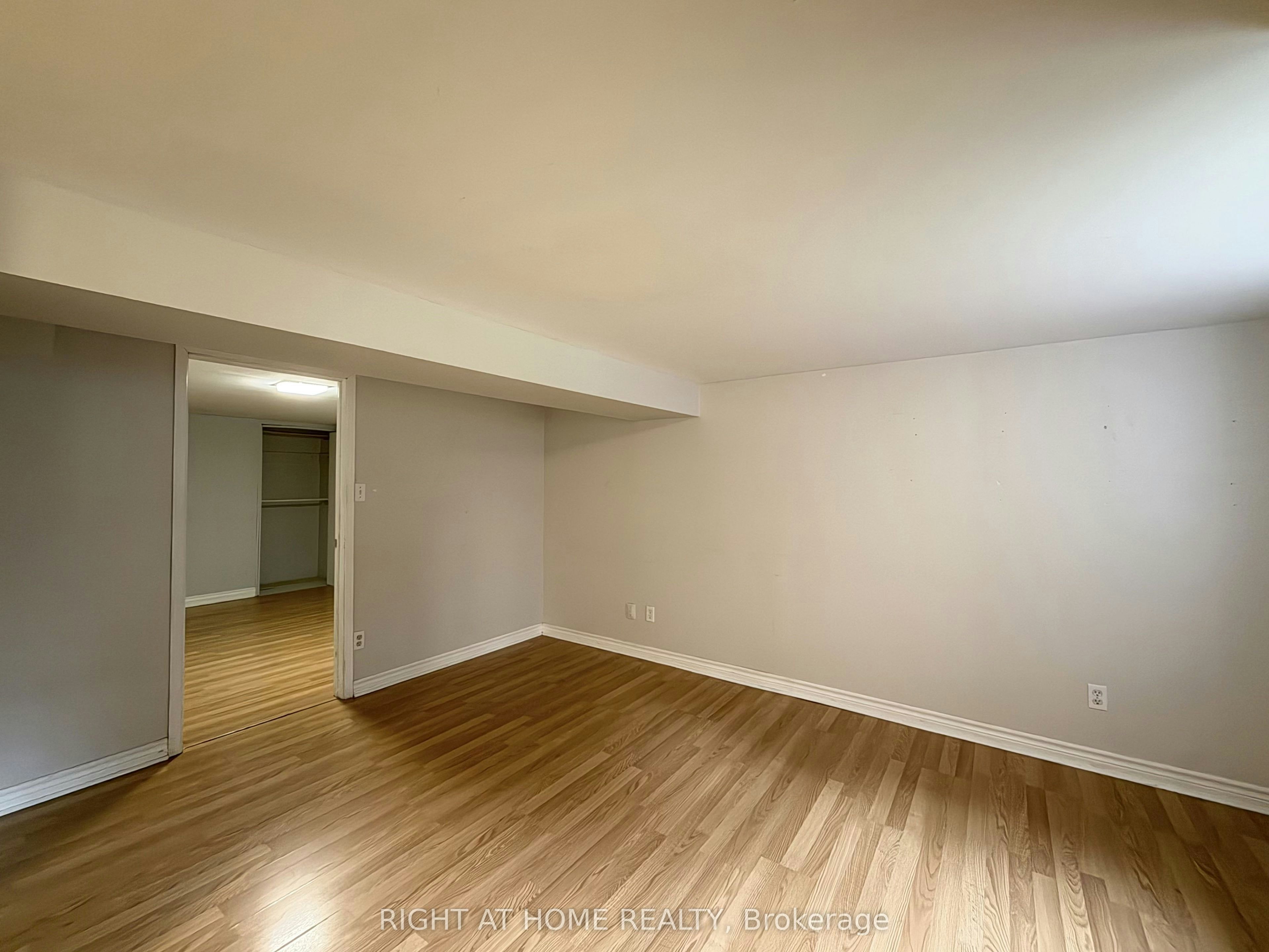 Lower-214 Greenwood Avenue, Oshawa, ON, L1J 1W6 - 7