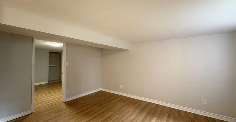 Lower-214 Greenwood Avenue, Oshawa, ON, L1J 1W6 - 7