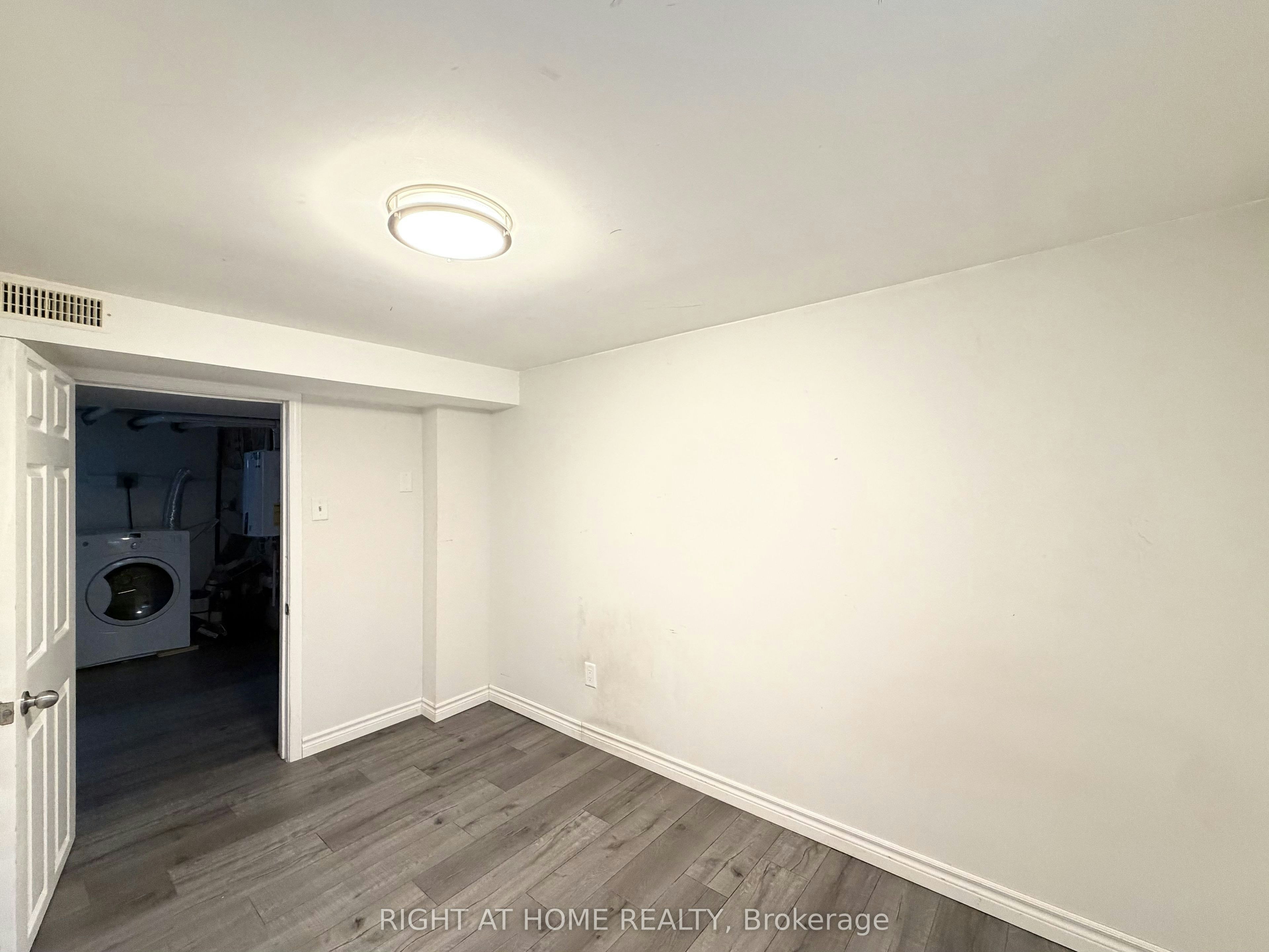 Lower-214 Greenwood Avenue, Oshawa, ON, L1J 1W6 - 21