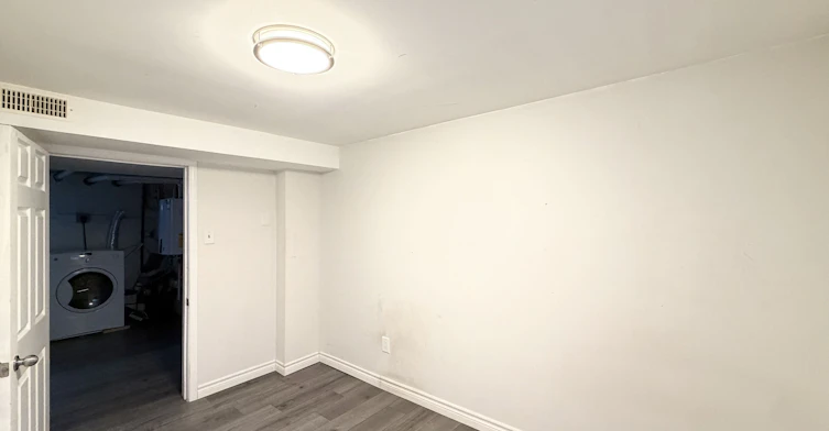 Lower-214 Greenwood Avenue, Oshawa, ON, L1J 1W6 - 21