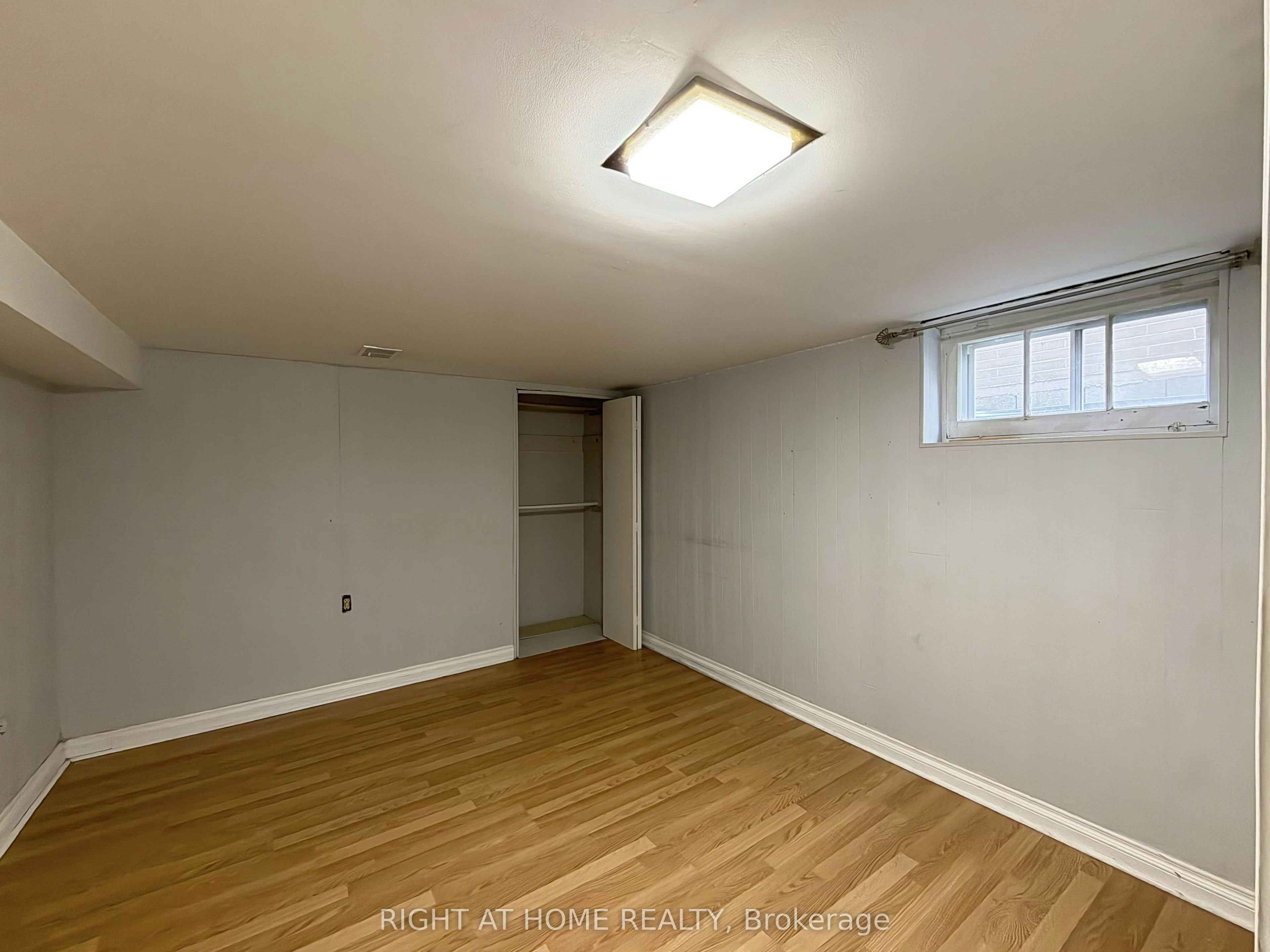 Lower-214 Greenwood Avenue, Oshawa, ON, L1J 1W6 - 11
