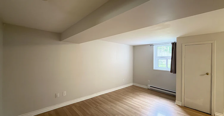 Lower-214 Greenwood Avenue, Oshawa, ON, L1J 1W6 - 10