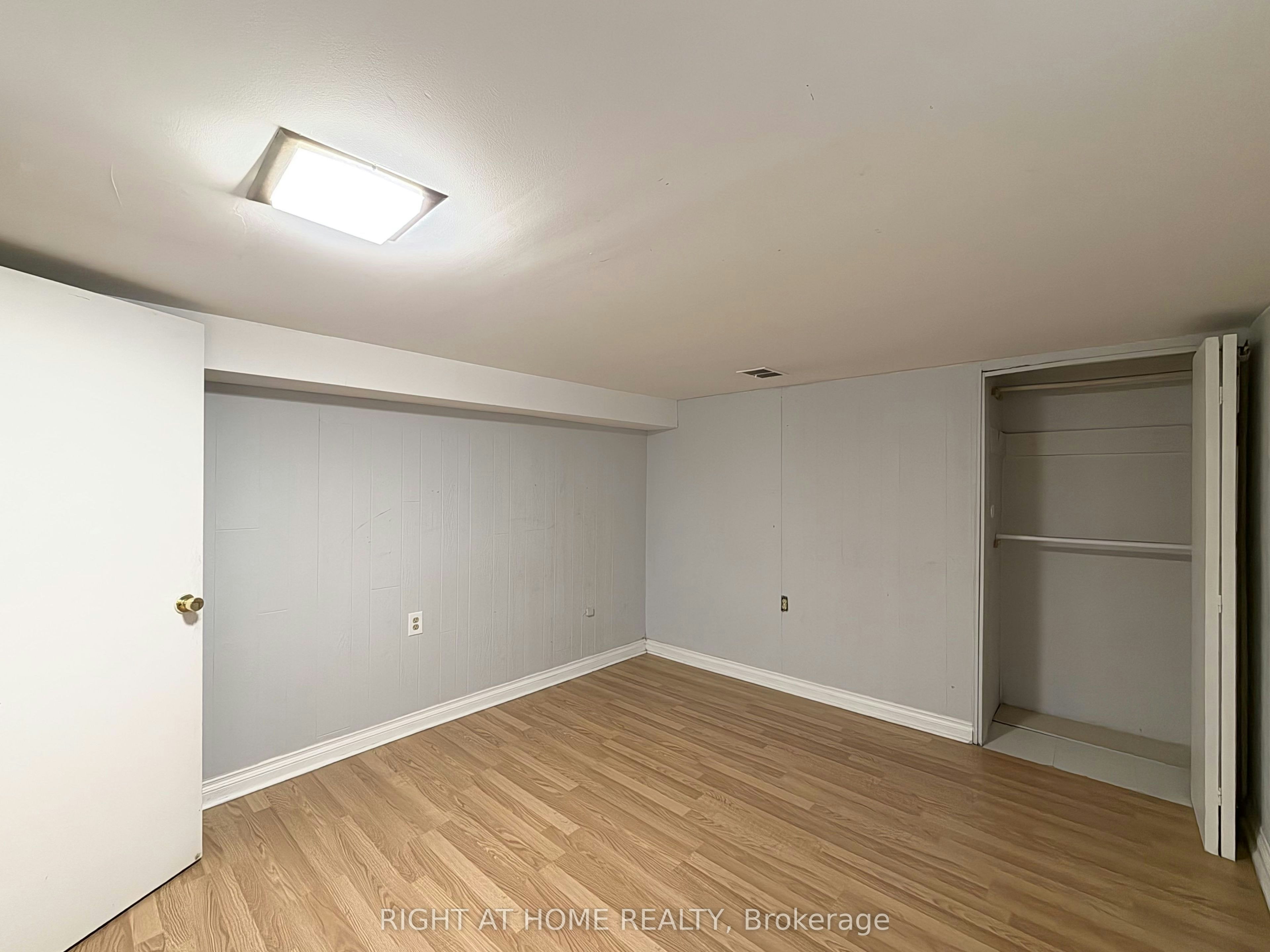 Lower-214 Greenwood Avenue, Oshawa, ON, L1J 1W6 - 12