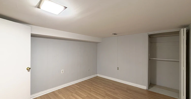Lower-214 Greenwood Avenue, Oshawa, ON, L1J 1W6 - 12