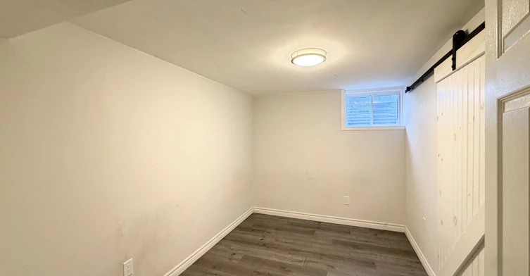 Lower-214 Greenwood Avenue, Oshawa, ON, L1J 1W6 - 18