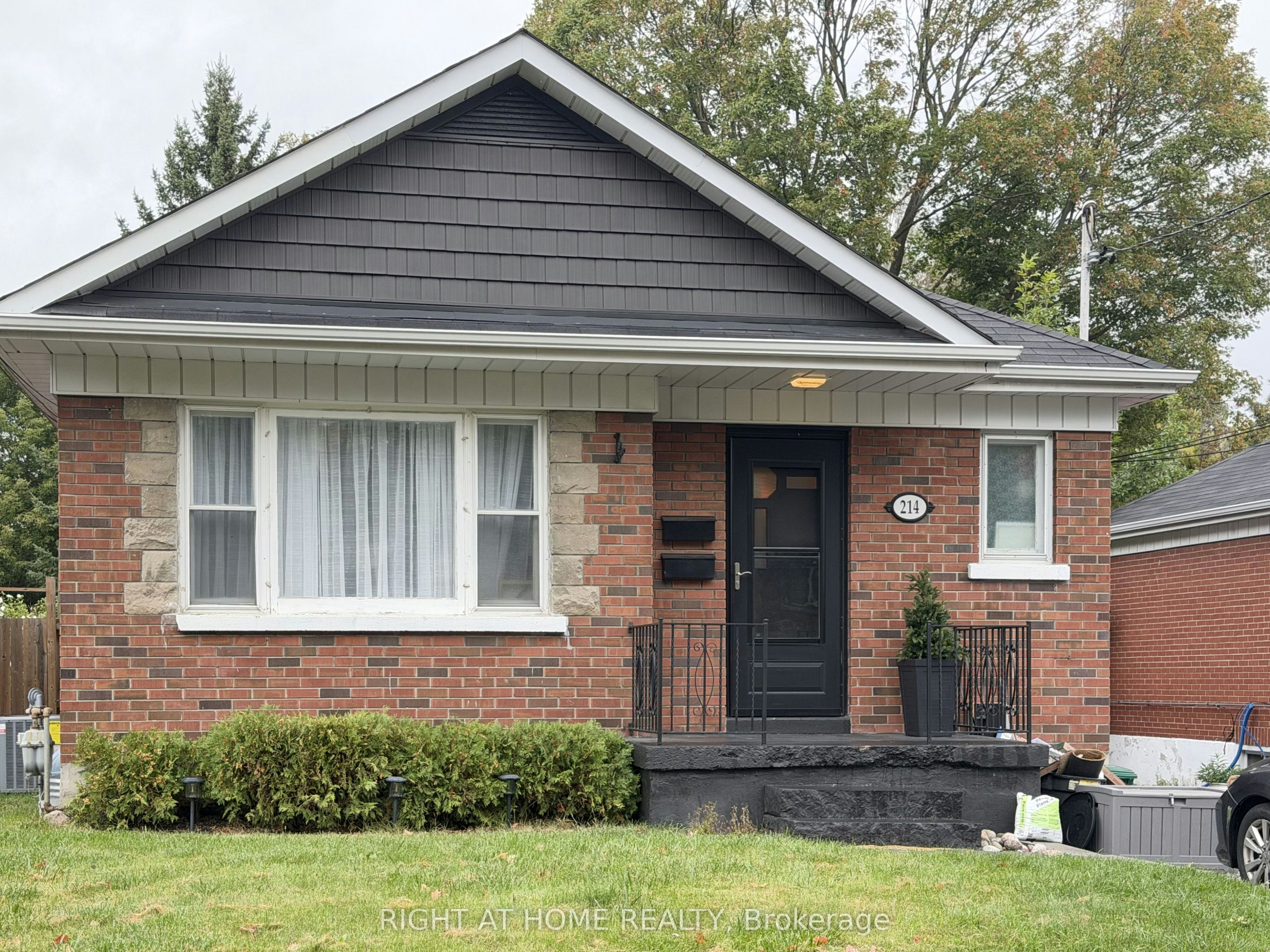Lower-214 Greenwood Avenue, Oshawa, ON, L1J 1W6 - 2