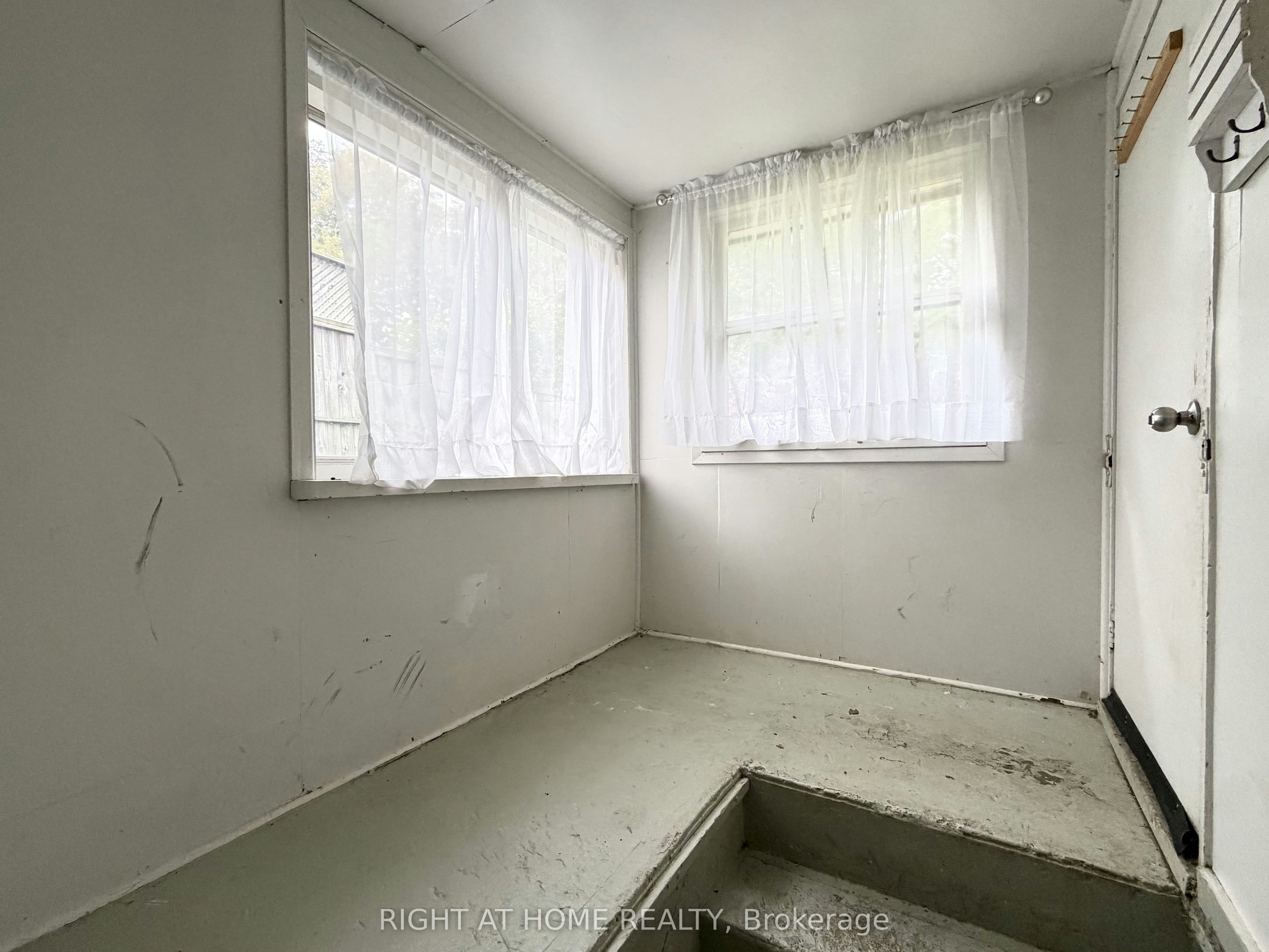Lower-214 Greenwood Avenue, Oshawa, ON, L1J 1W6 - 23