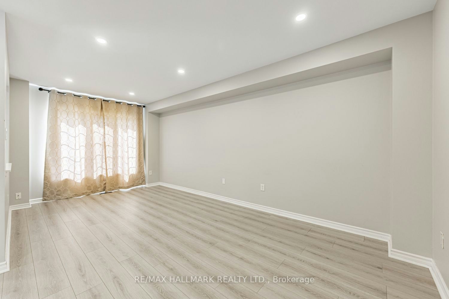 6 Dollery Gate, Ajax, ON, L1T 0G7 - 3