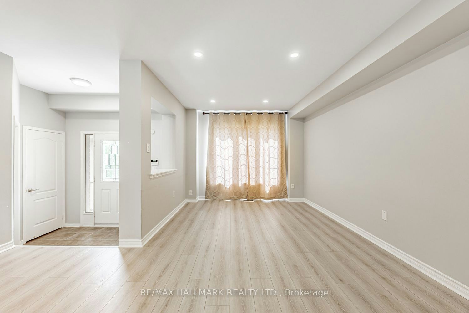6 Dollery Gate, Ajax, ON, L1T 0G7 - 2