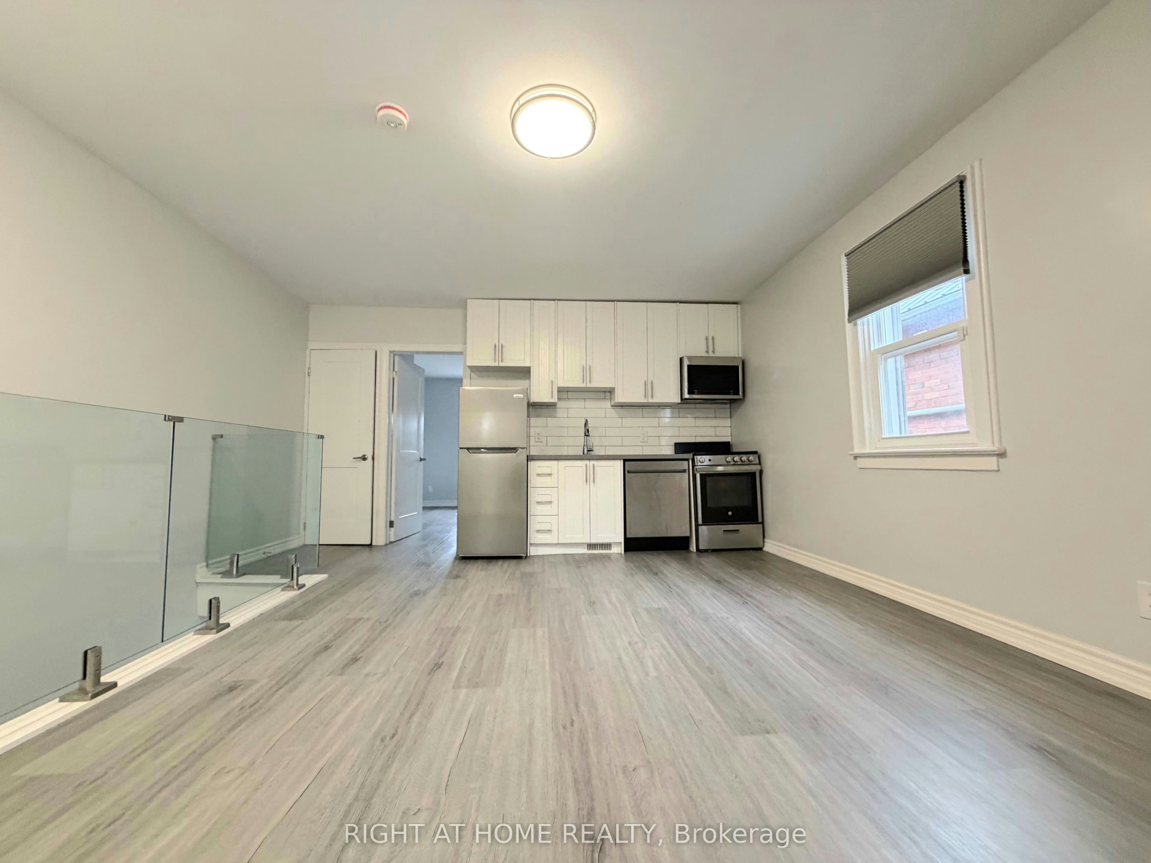 Upper-408 Strathmore Boulevard, Toronto, ON, M4C 1N5 - 5