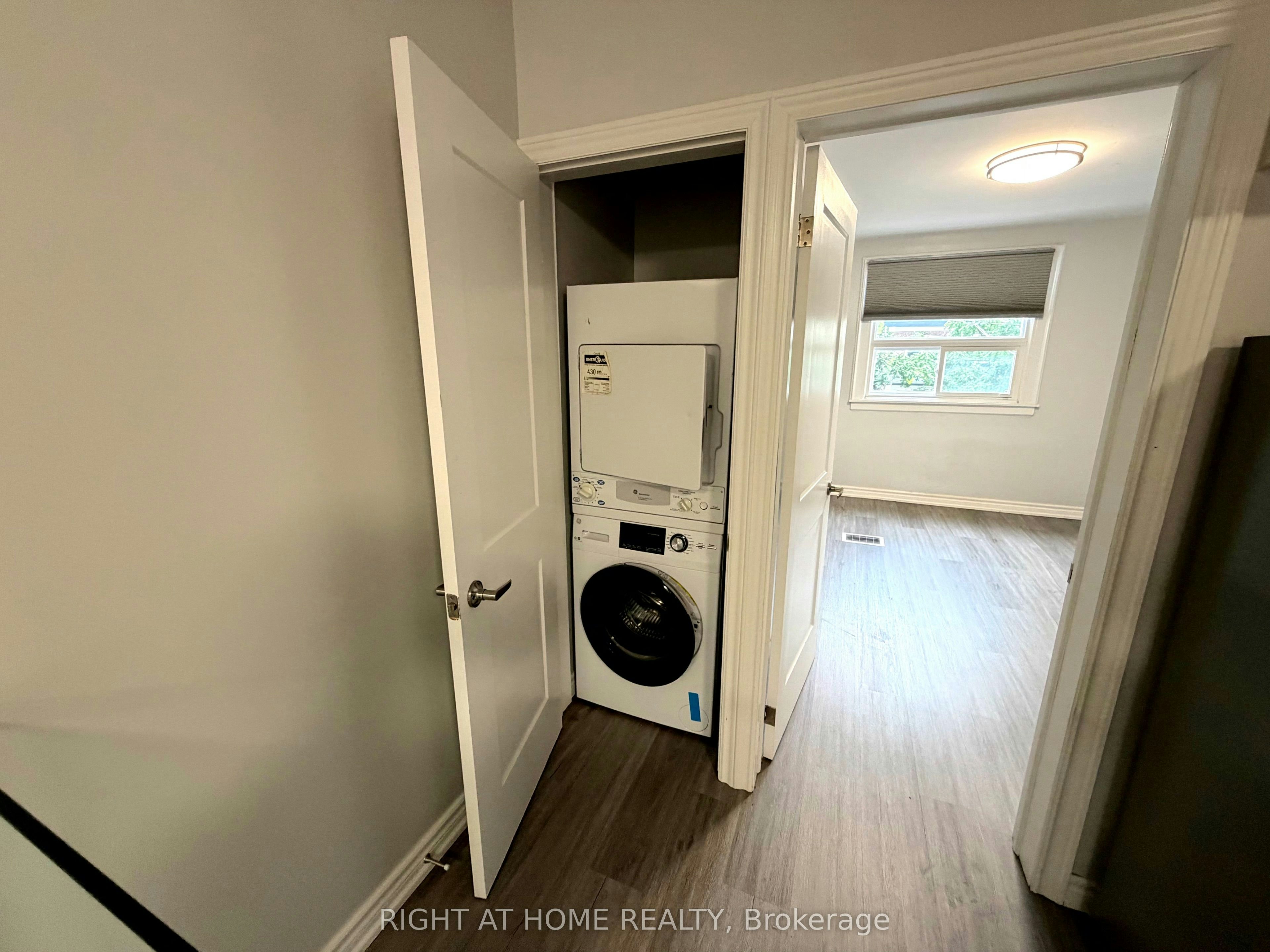 Upper-408 Strathmore Boulevard, Toronto, ON, M4C 1N5 - 9