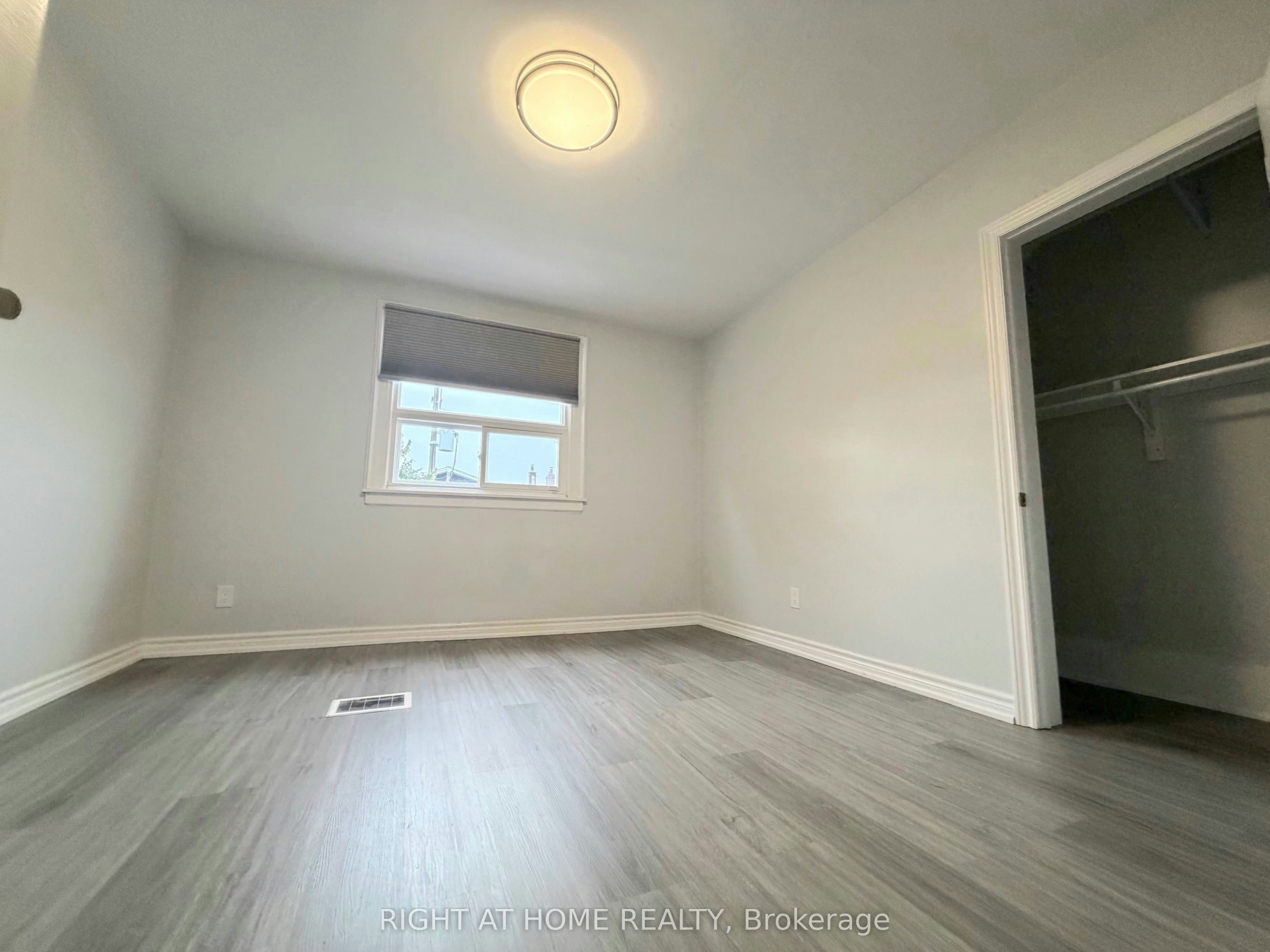 Upper-408 Strathmore Boulevard, Toronto, ON, M4C 1N5 - 6