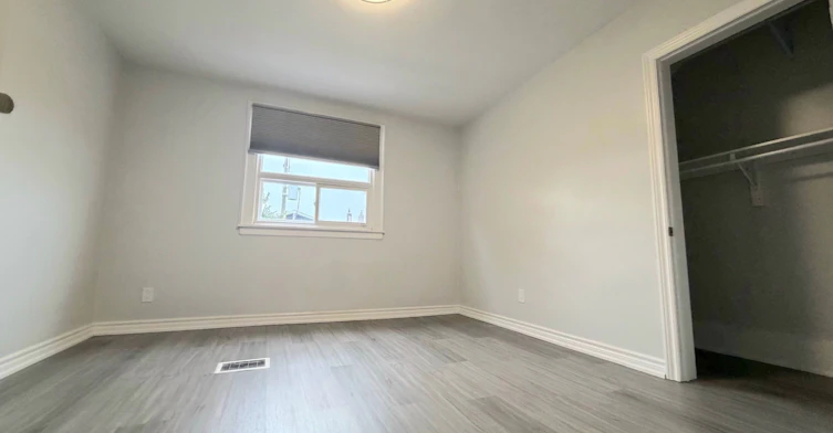 Upper-408 Strathmore Boulevard, Toronto, ON, M4C 1N5 - 6