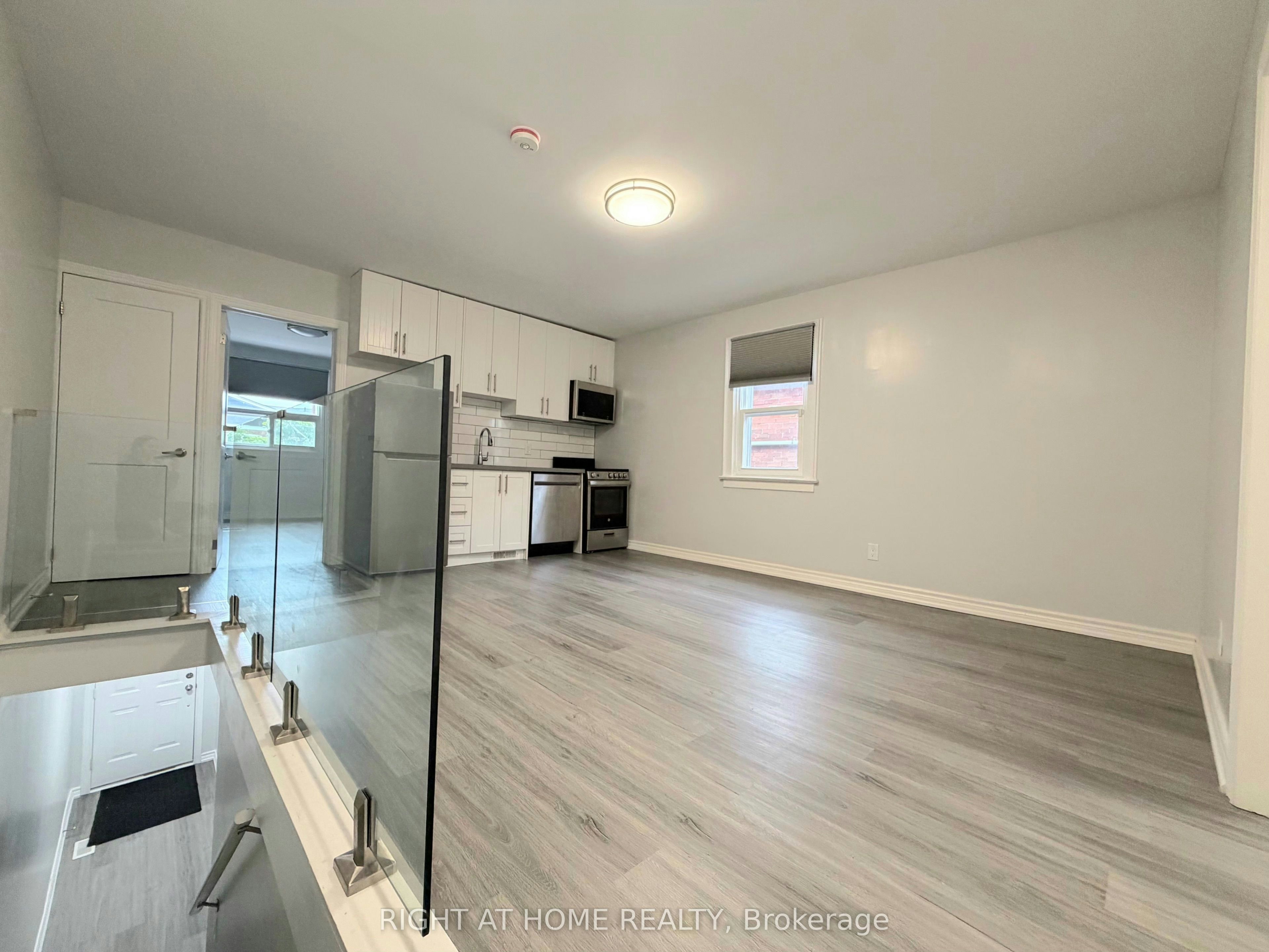 Upper-408 Strathmore Boulevard, Toronto, ON, M4C 1N5 - 4