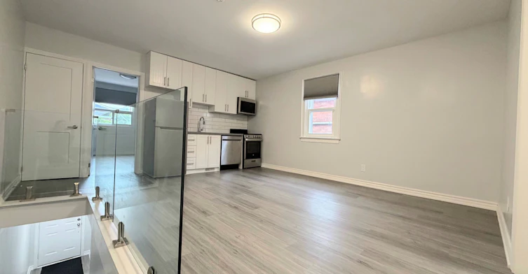Upper-408 Strathmore Boulevard, Toronto, ON, M4C 1N5 - 4