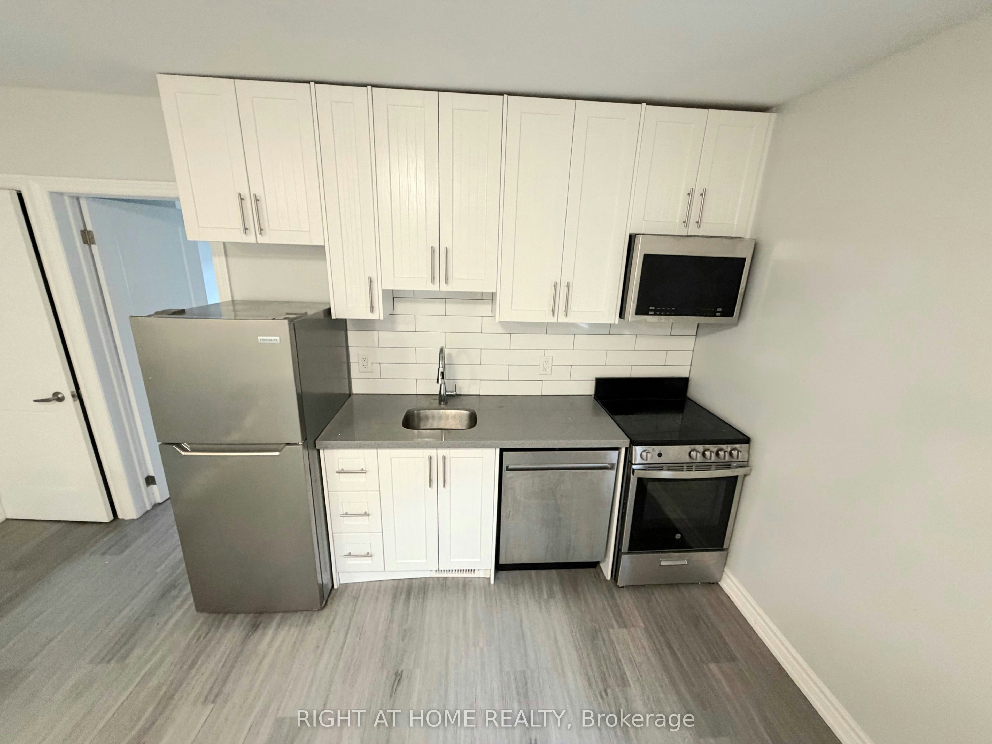 Upper-408 Strathmore Boulevard, Toronto, ON, M4C 1N5 - 8