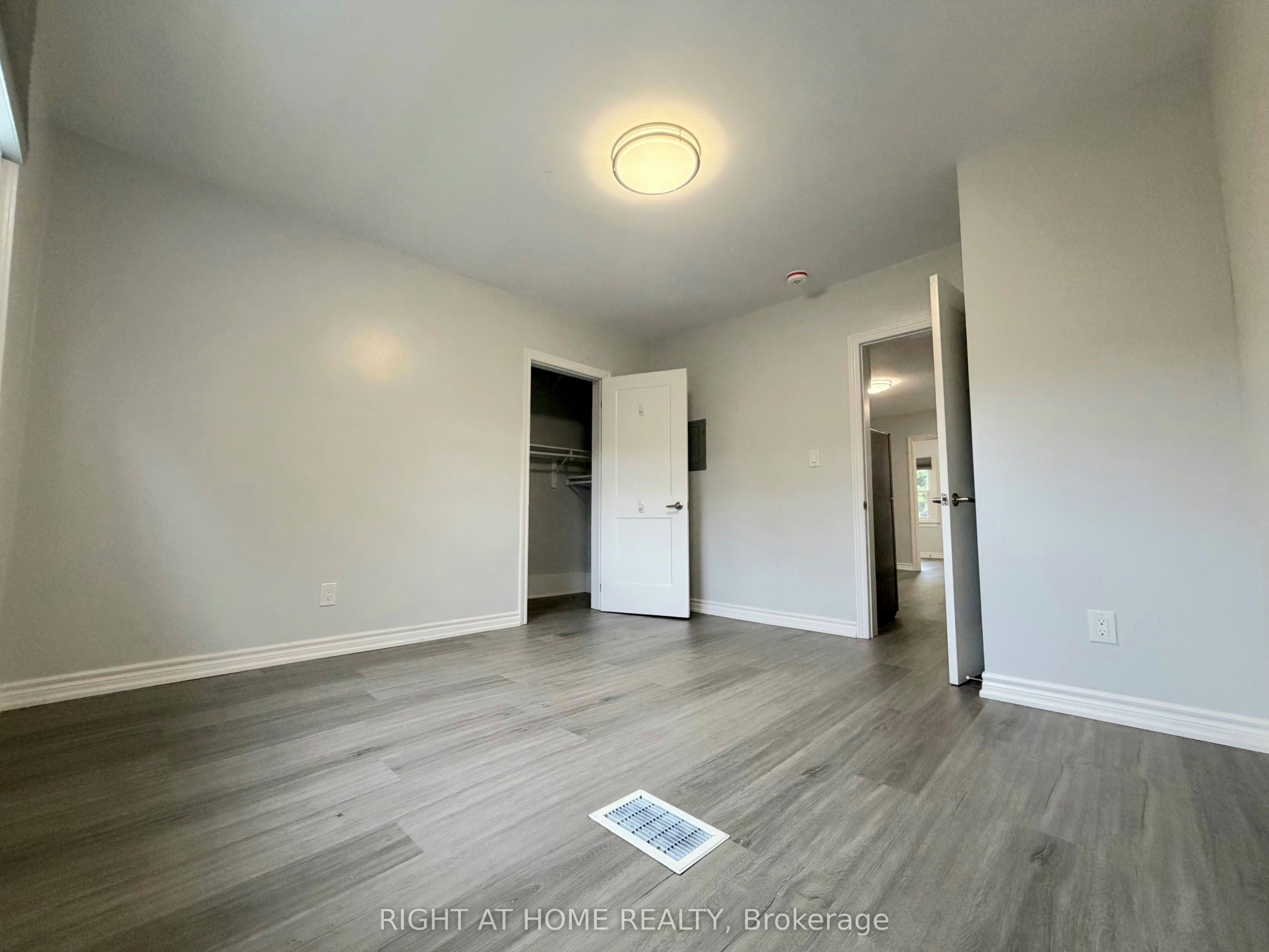 Upper-408 Strathmore Boulevard, Toronto, ON, M4C 1N5 - 7