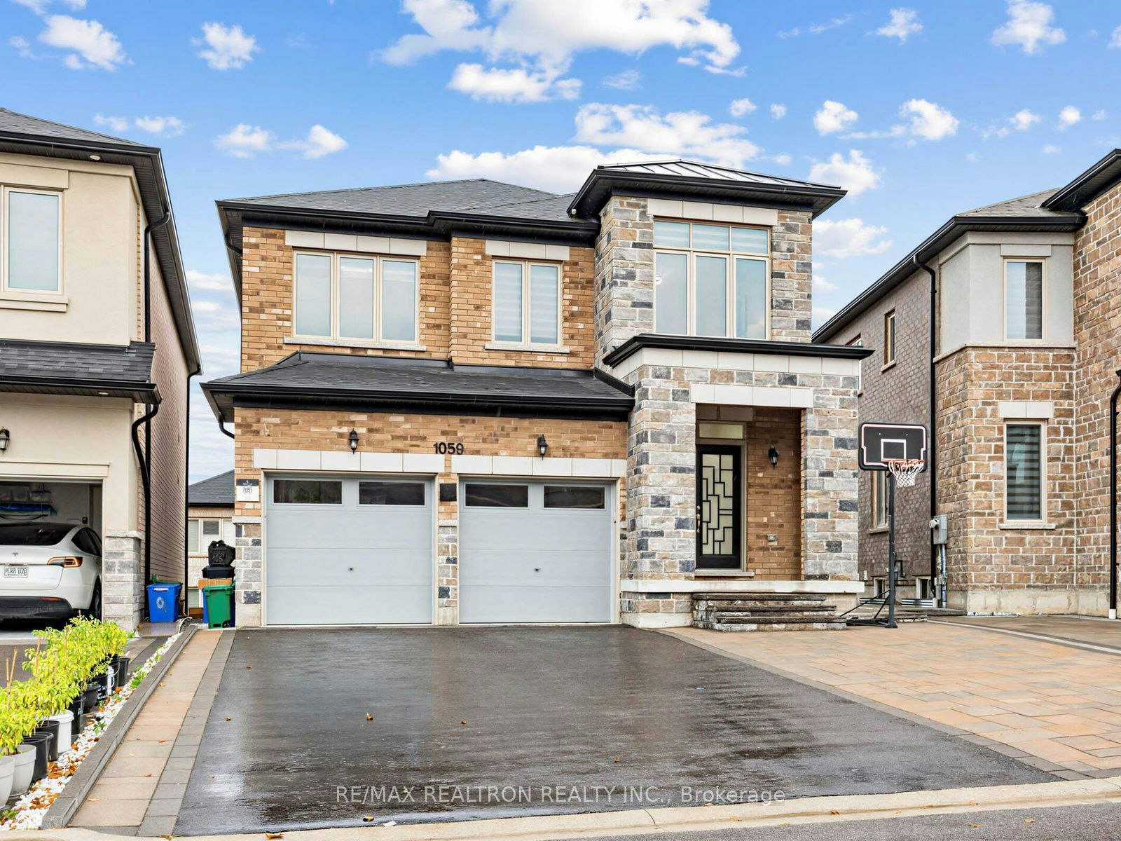 1059 Purus Path, Pickering, ON, L1X 0H3