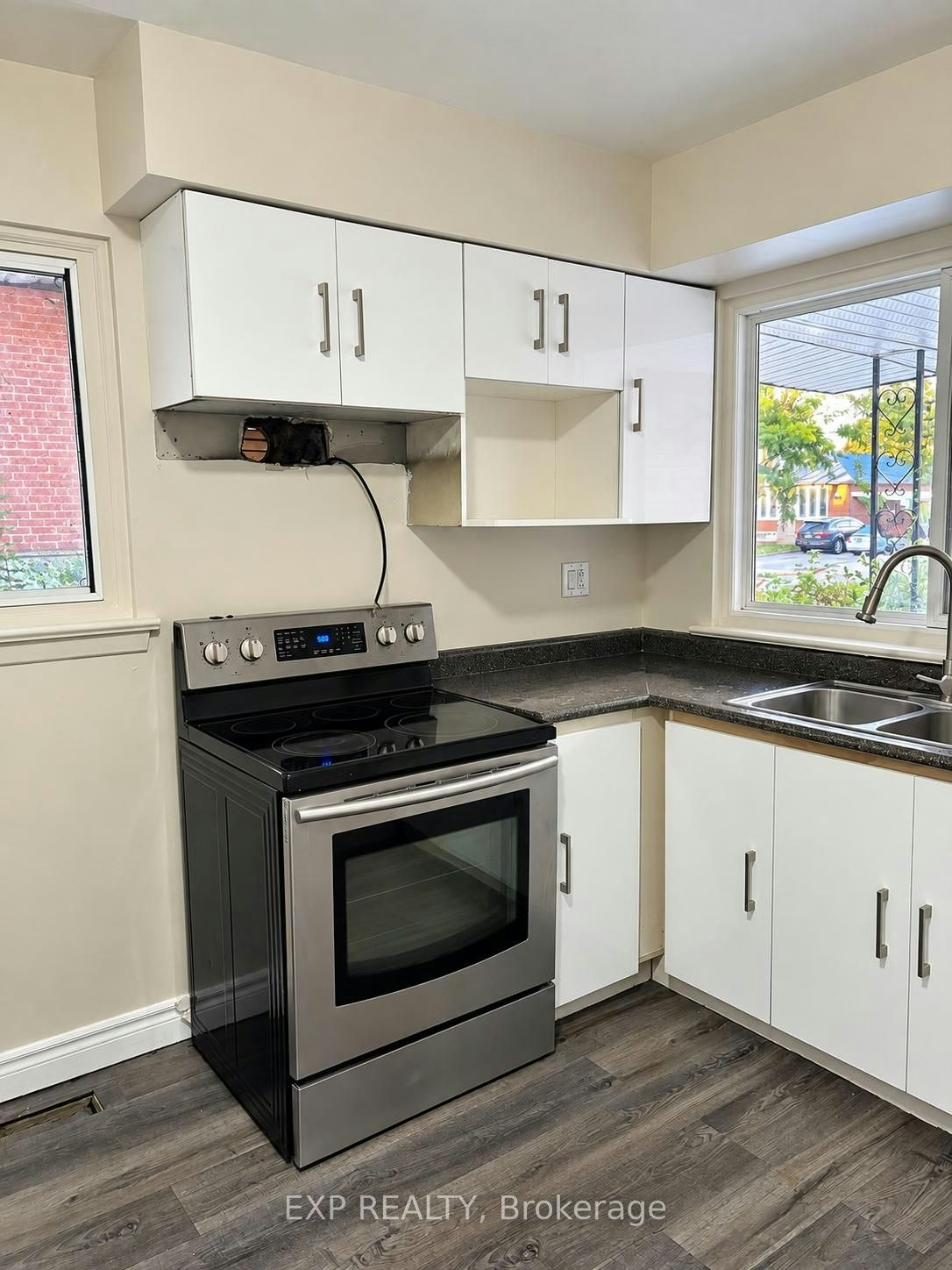 24 Cora Crescent, Toronto, ON, M1P 4M4 4
