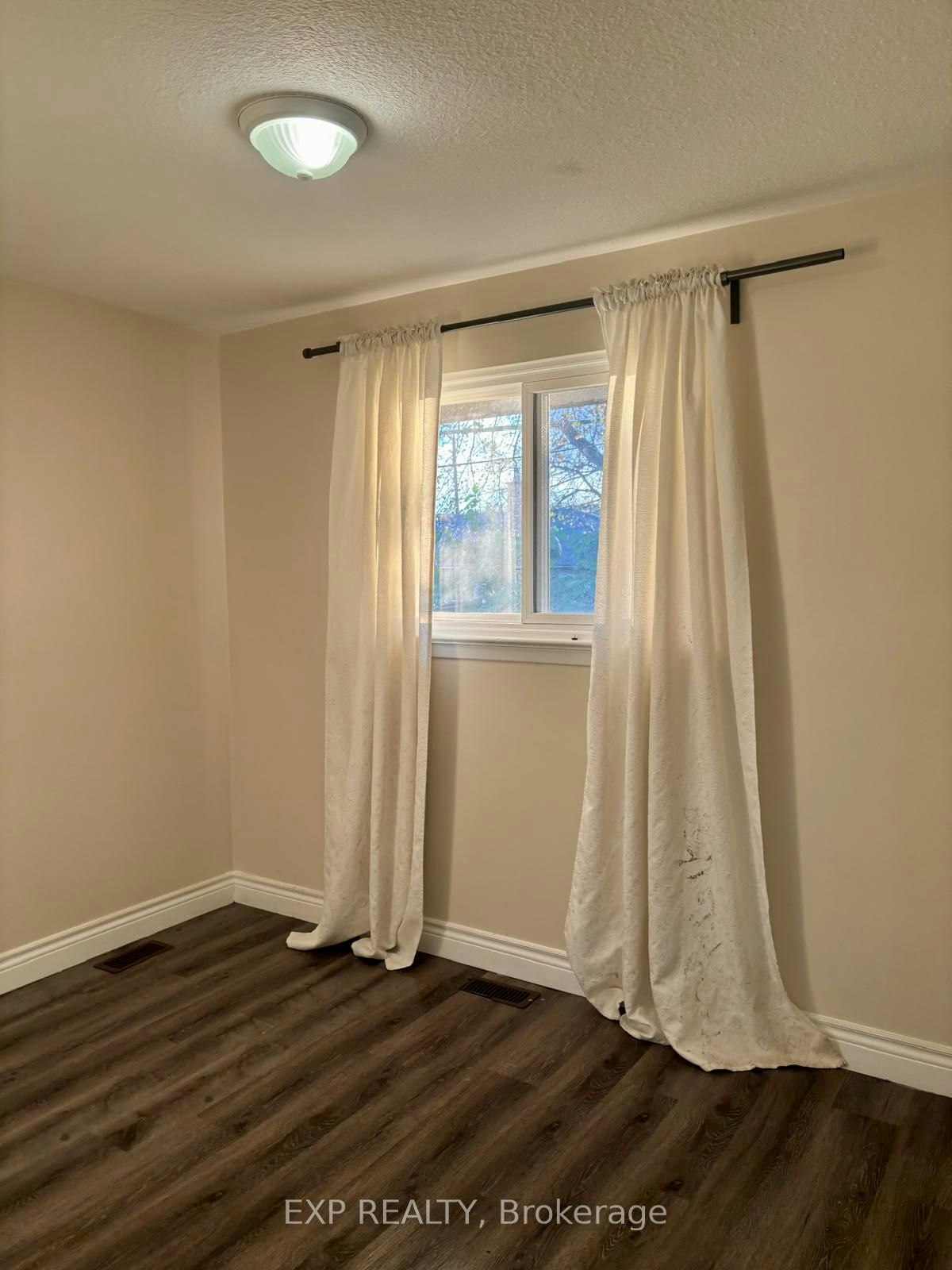 24 Cora Crescent, Toronto, ON, M1P 4M4 5