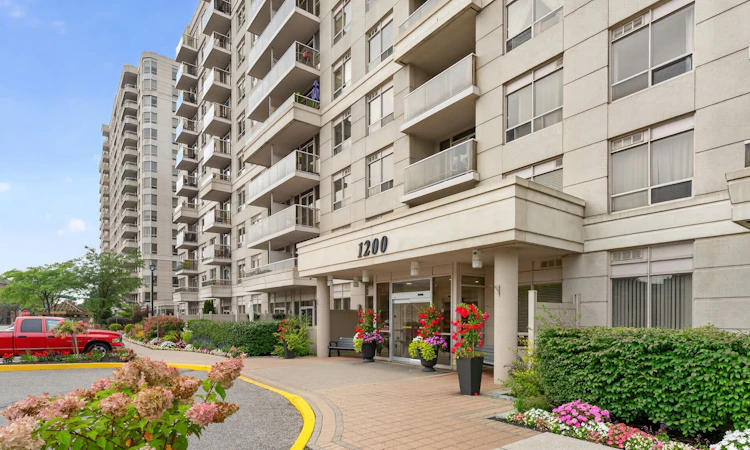 610-1200 The Esplanade Road N