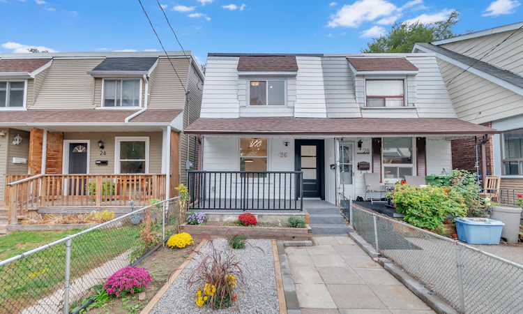 26 Queensdale Avenue
