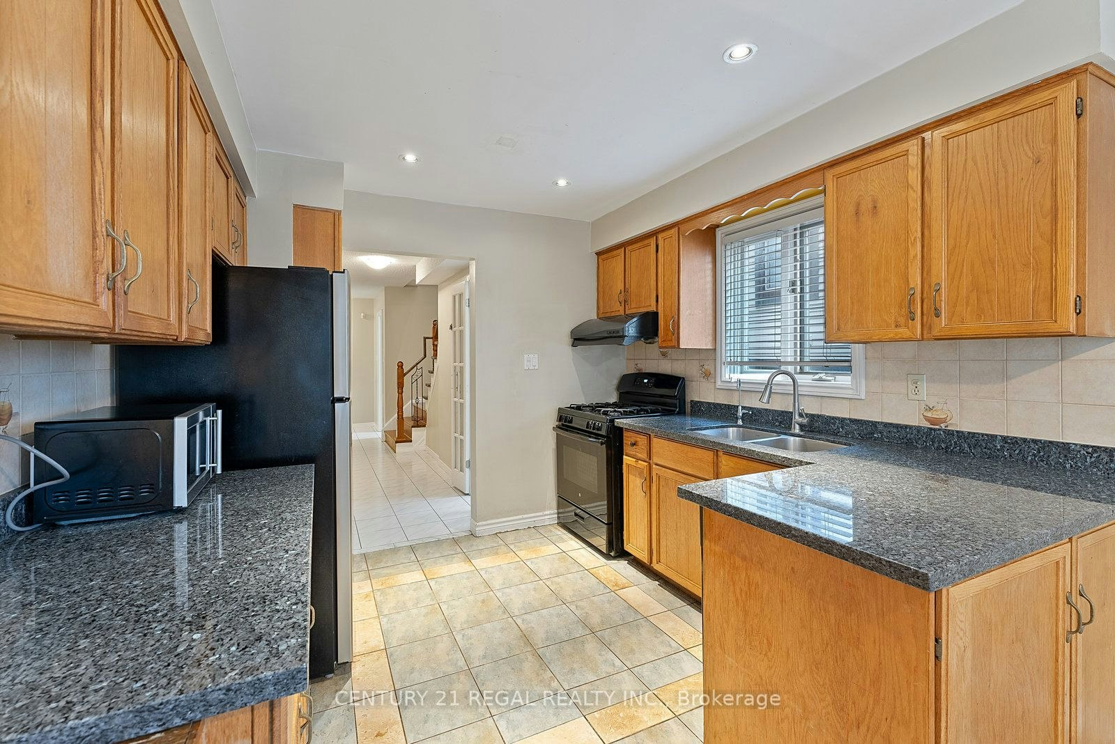 28 Ecclesfield Drive, Toronto, ON, M1W 3J6 - 18