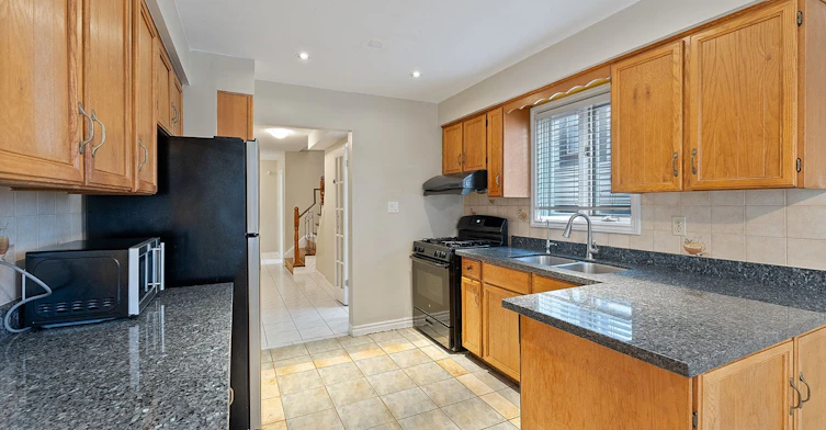 28 Ecclesfield Drive, Toronto, ON, M1W 3J6 - 18