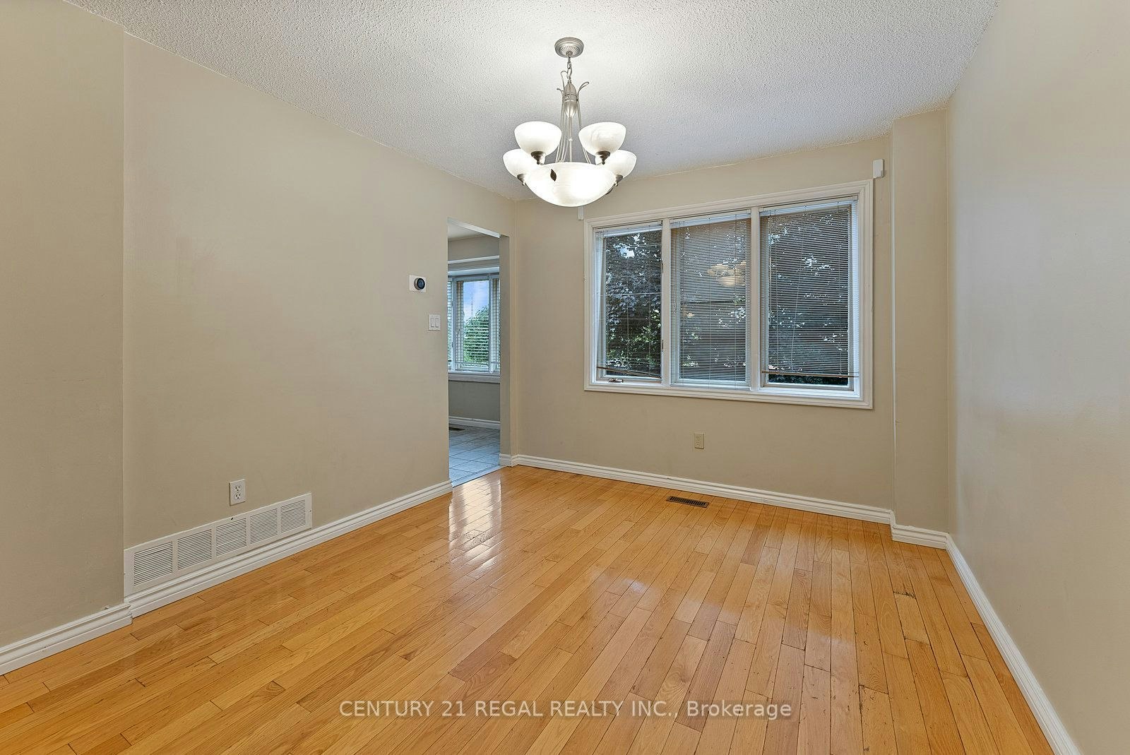 28 Ecclesfield Drive, Toronto, ON, M1W 3J6 - 12