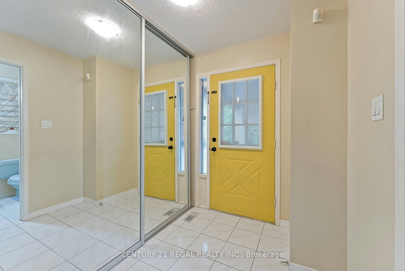 28 Ecclesfield Drive, Toronto, ON, M1W 3J6 - 4