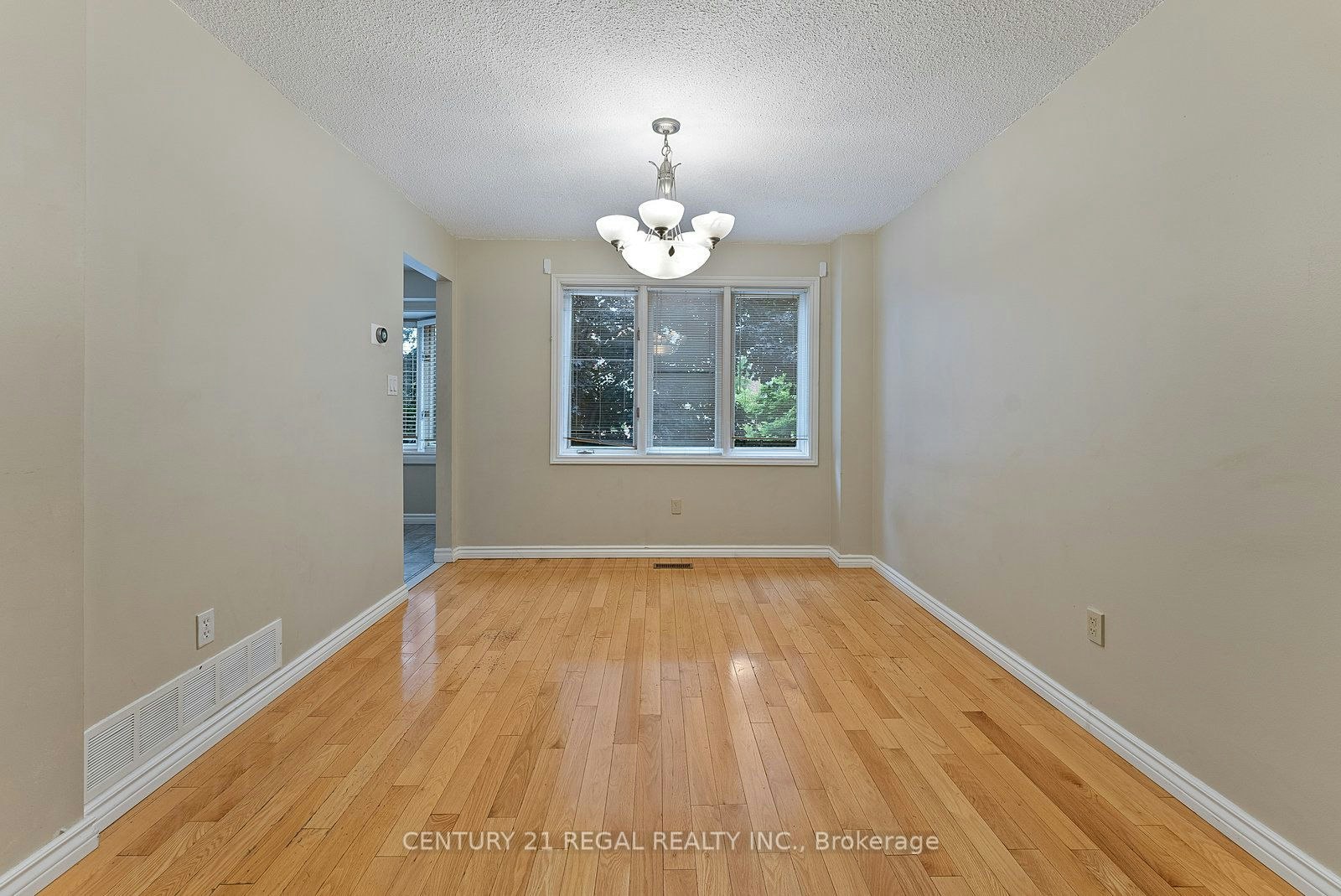 28 Ecclesfield Drive, Toronto, ON, M1W 3J6 - 11