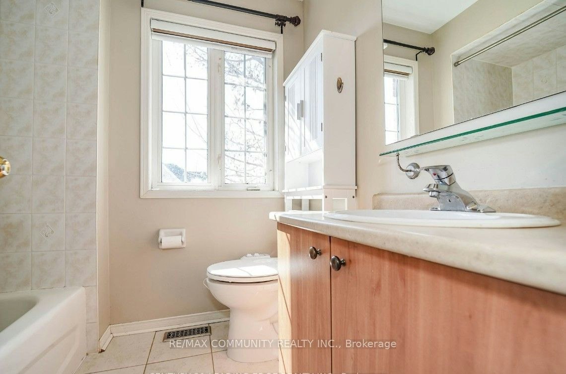 2 Oglevie Drive, Whitby, ON, L1R 2Y4 - 22
