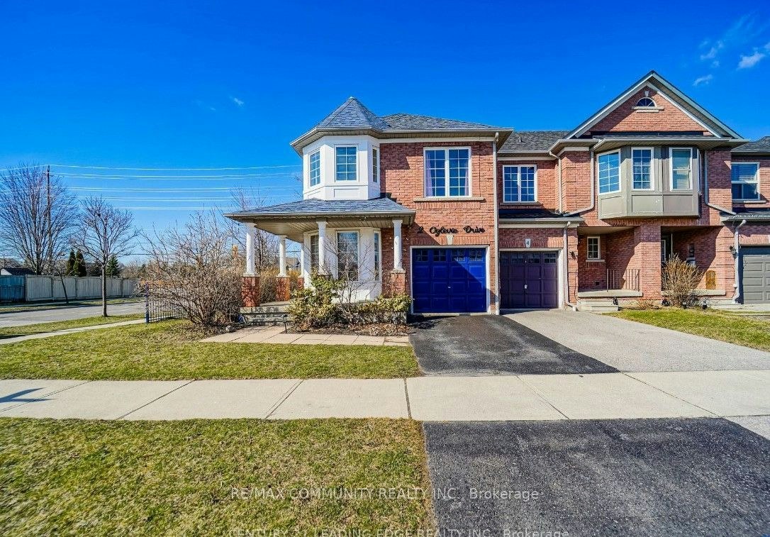 2 Oglevie Drive, Whitby, ON, L1R 2Y4