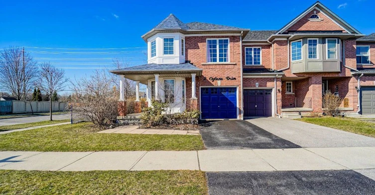 2 Oglevie Drive, Whitby, ON, L1R 2Y4