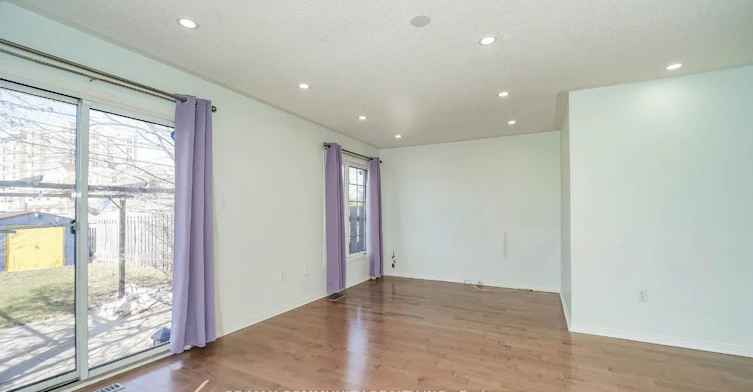 2 Oglevie Drive, Whitby, ON, L1R 2Y4 - 6