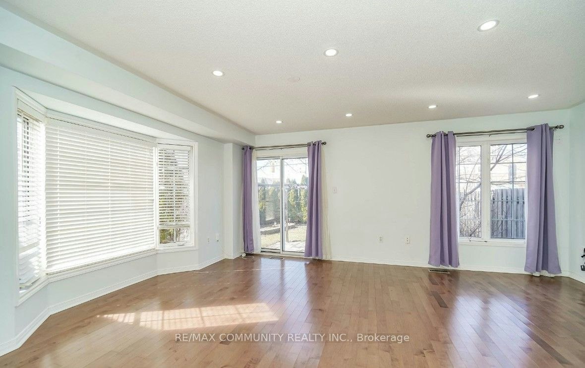 2 Oglevie Drive, Whitby, ON, L1R 2Y4 - 5