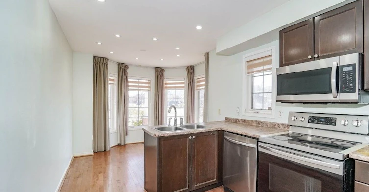 2 Oglevie Drive, Whitby, ON, L1R 2Y4 - 11