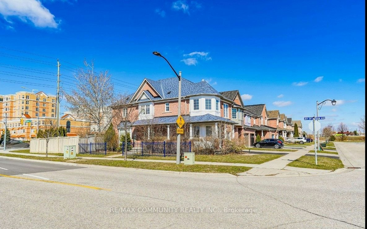 2 Oglevie Drive, Whitby, ON, L1R 2Y4 - 3