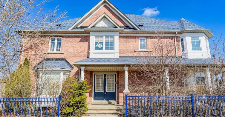 2 Oglevie Drive, Whitby, ON, L1R 2Y4 - 2