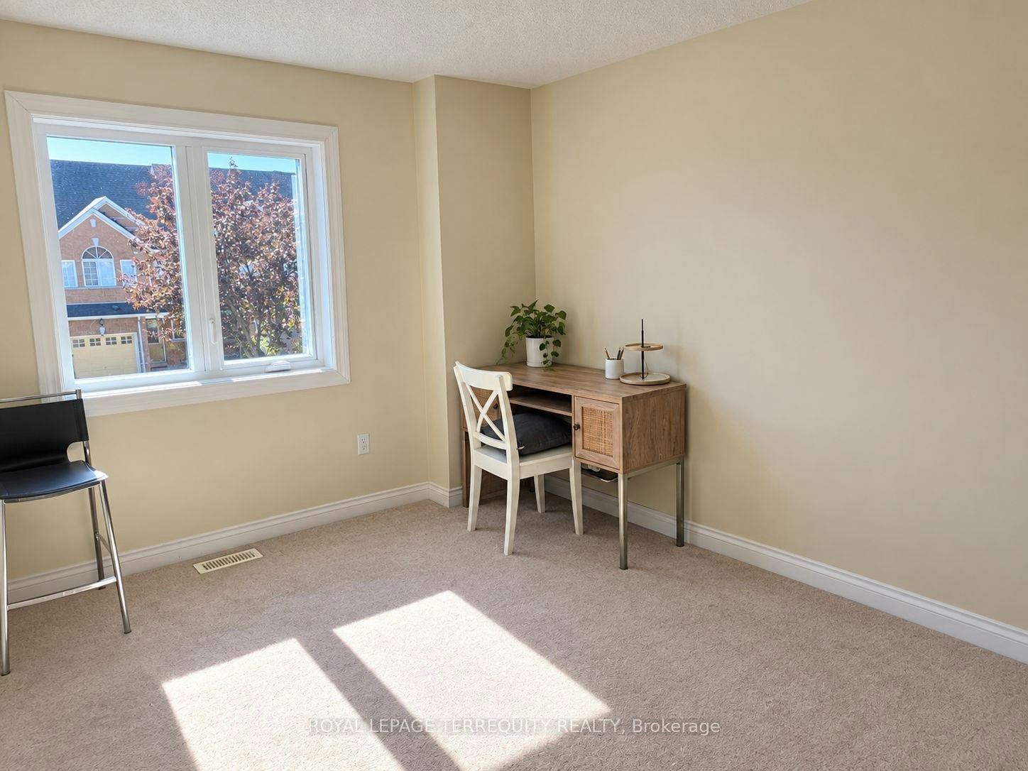 20 Gateway Court, Whitby, ON, L1R 3M9 - 8