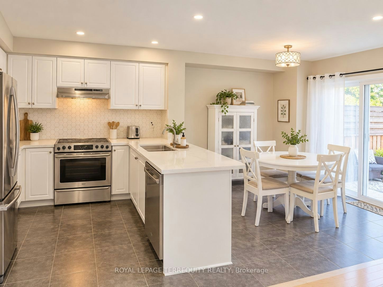 20 Gateway Court, Whitby, ON, L1R 3M9 - 5