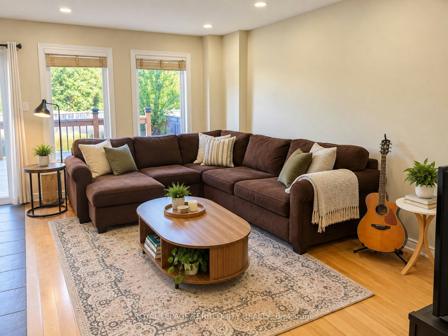 20 Gateway Court, Whitby, ON, L1R 3M9 - 3