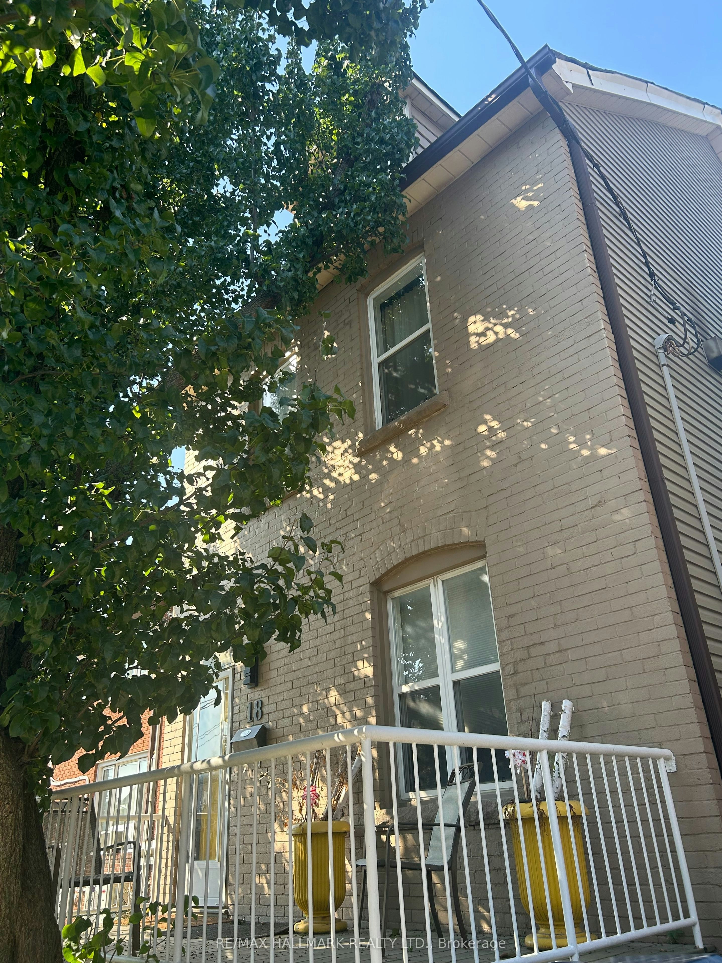 upper-18 Pape Avenue, Toronto, ON, M4M 2V6 - 21