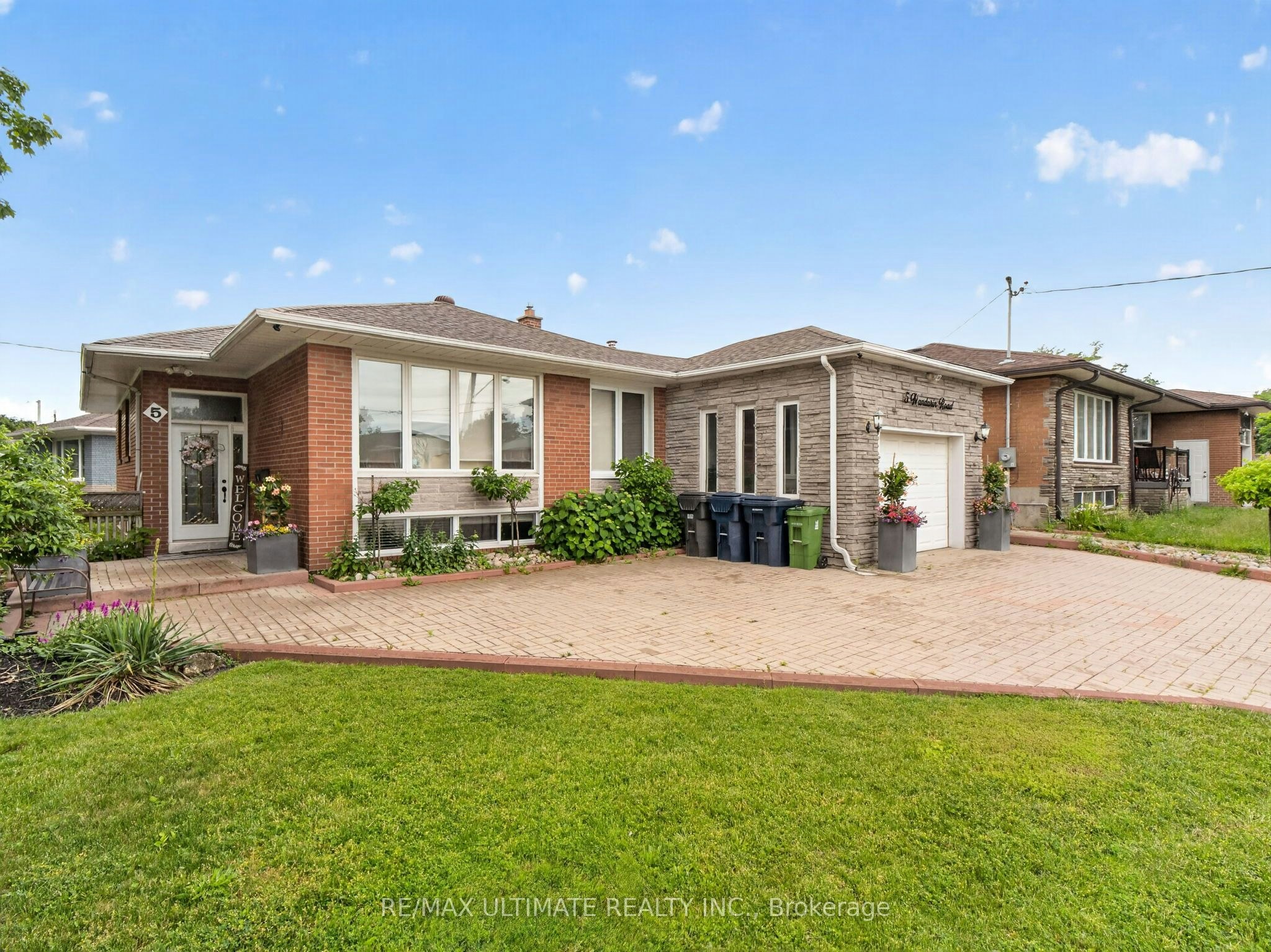 5 Mandarin Road, Toronto, ON, M1M 1W2 2