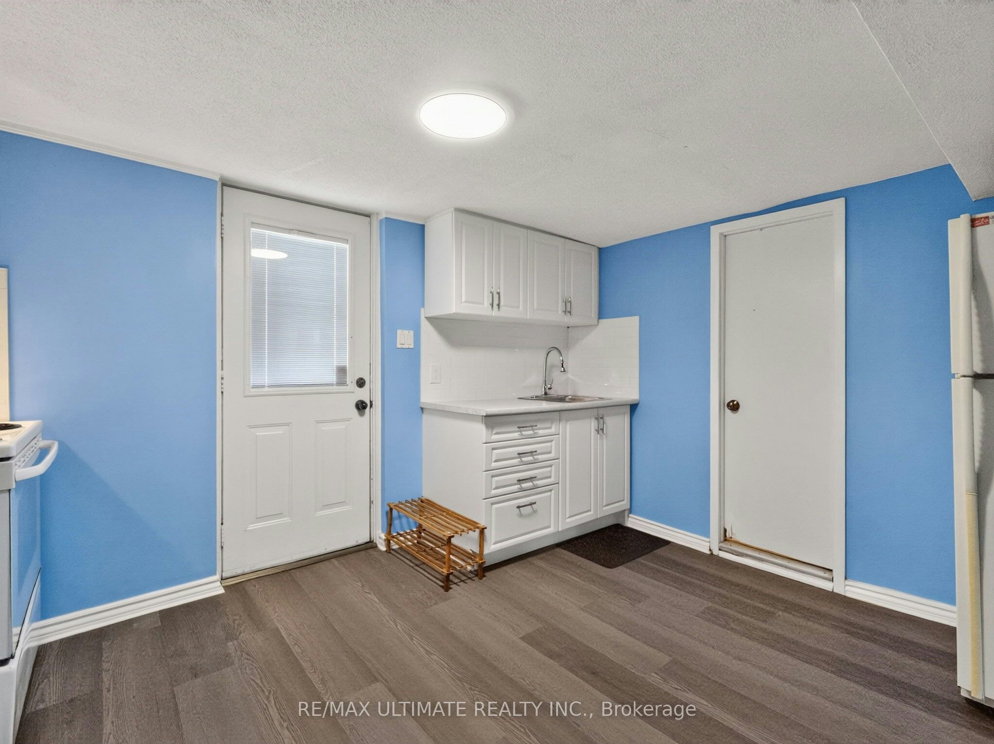 5 Mandarin Road, Toronto, ON, M1M 1W2 4