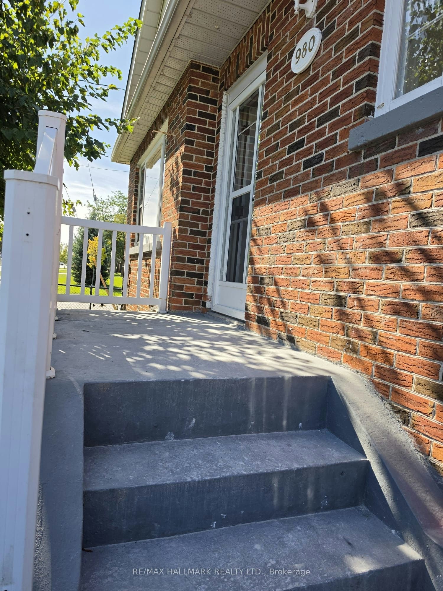 980 Glen Street, Oshawa, ON, L1J 3V1 - 2