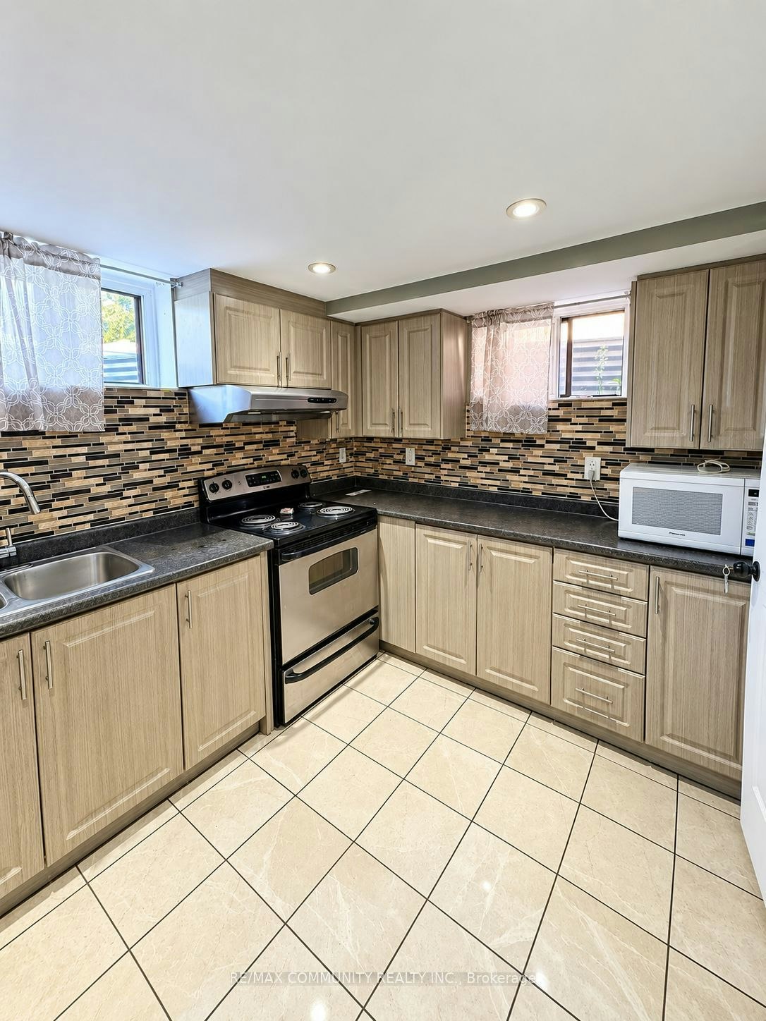 75 Kootenay Crescent, Toronto, ON, M1J 1S1 - 8